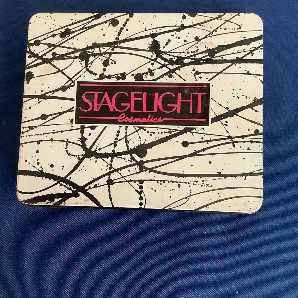 Collectible, Stagelight, powerfully pigmented shadows